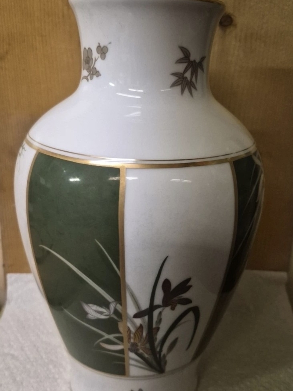 Vintage 1977 Franklin Mint Porcelain Okura 11" Vase "THE NOBLE